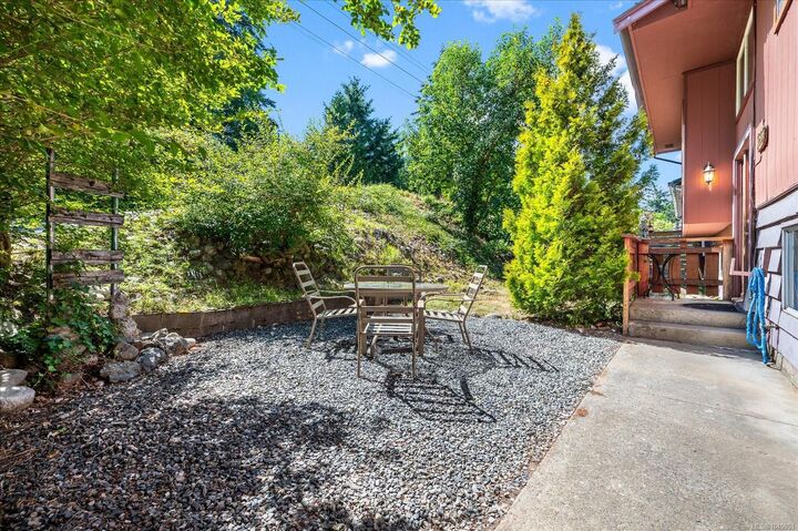 Property Photo: 2682 Beaver Creek Cres BC V9T 3K4