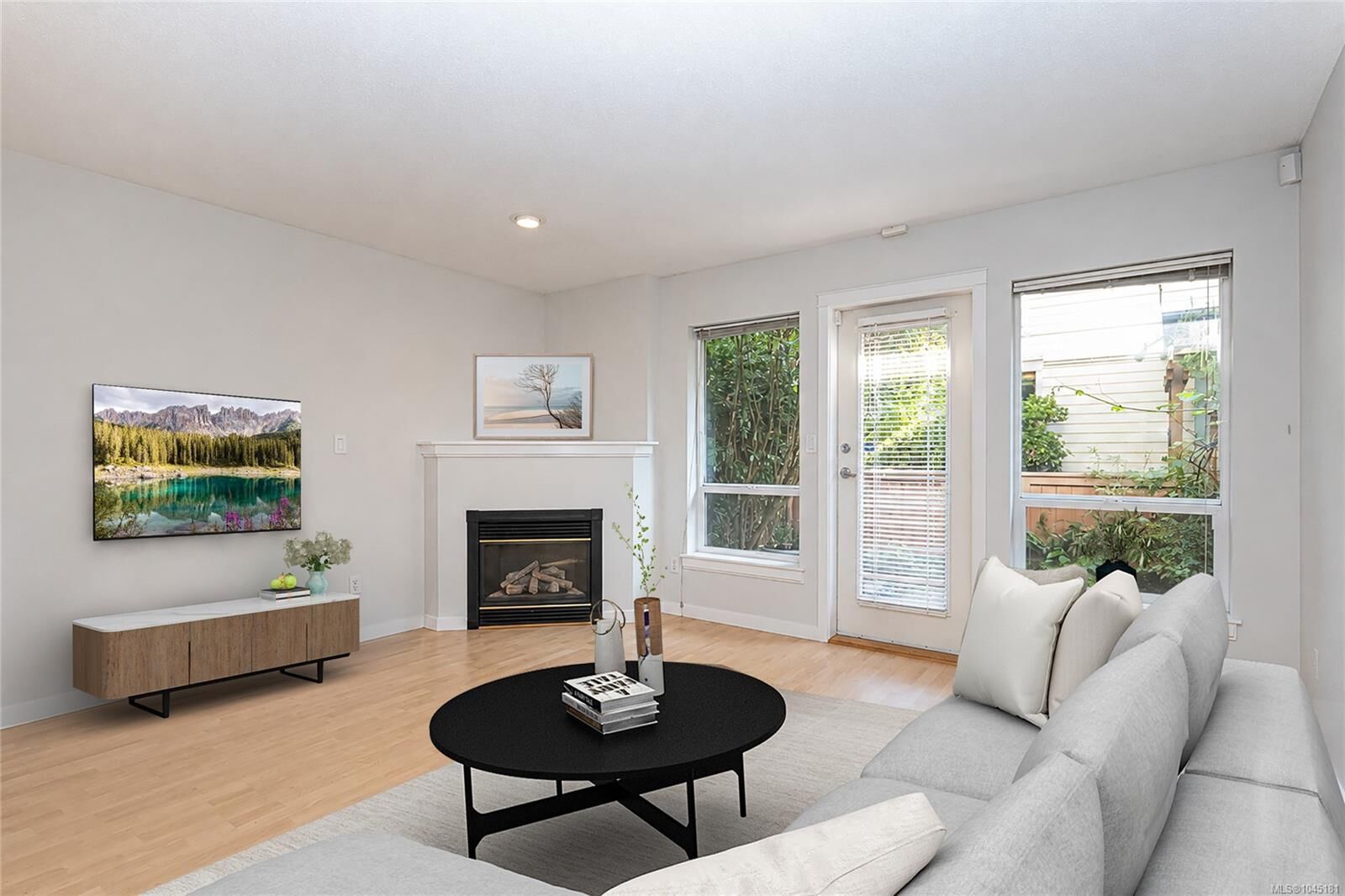 Property Photo: 1019 North Park St #3 BC V8T 5L4