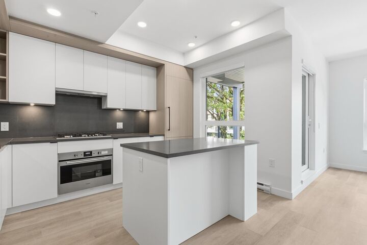 2268 E Broadway 203 — photo 1