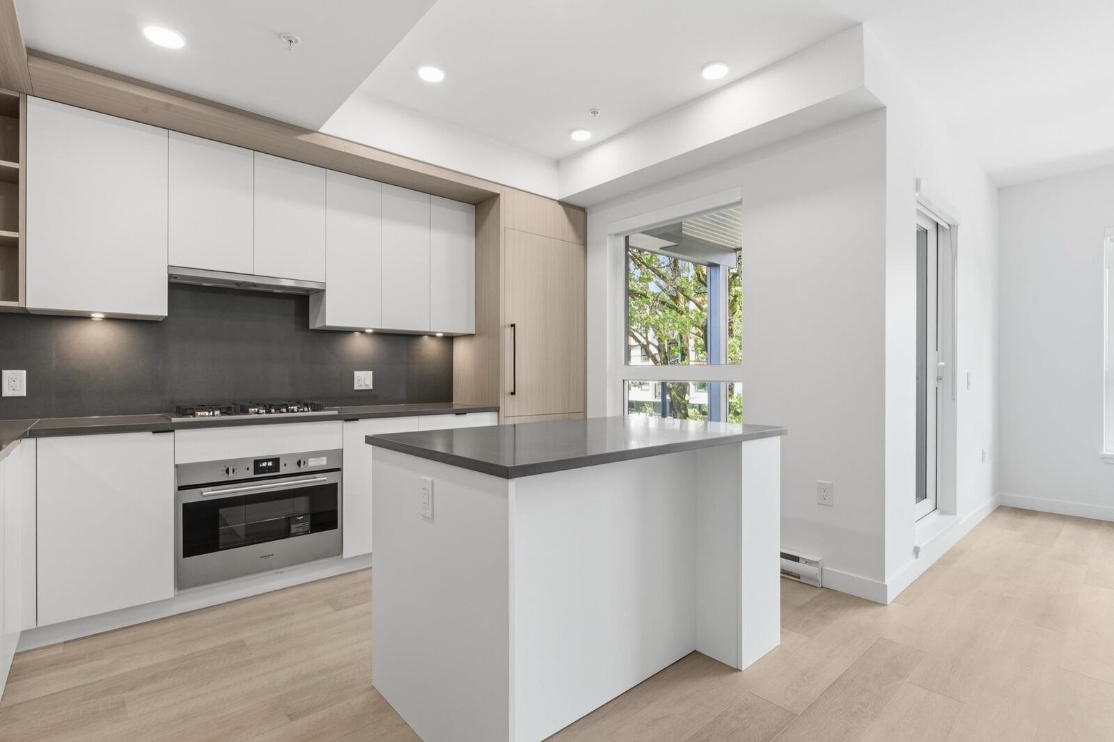 Property Photo: 2268 E Broadway 203 BC V5N 0L2