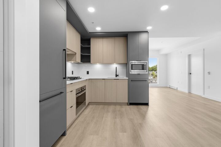 Property Photo: 2268 E Broadway 507 BC V5N 0L2