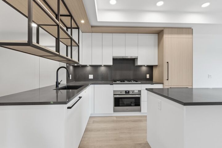 Property Photo: 2268 E Broadway 202 BC V5N 0L2