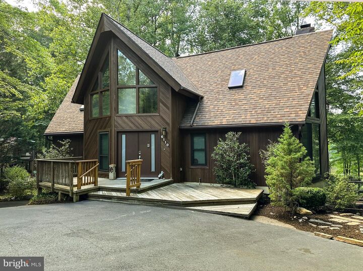 Property Photo:  6110 Turkey Run Court  VA 20112 