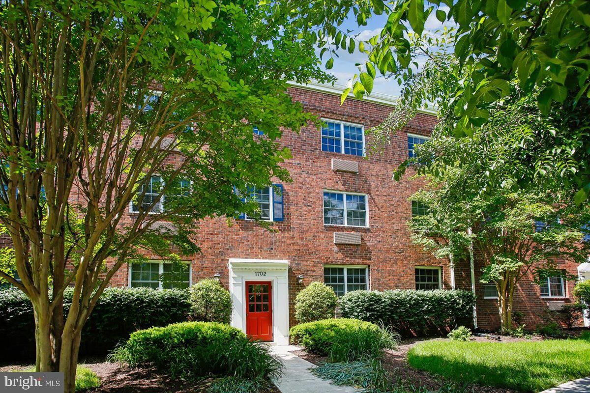 Property Photo:  1702 W Abingdon Drive 201  VA 22314 