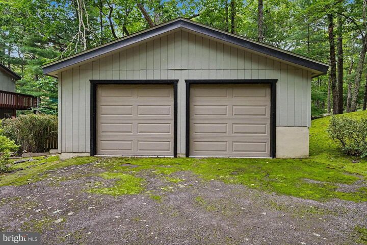 Property Photo:  124 Whippletree Lane  PA 18428 