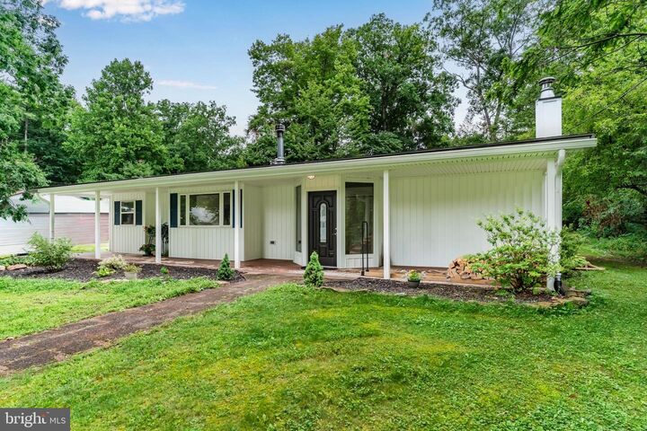 Property Photo:  1713 Laurel Road  PA 17112 