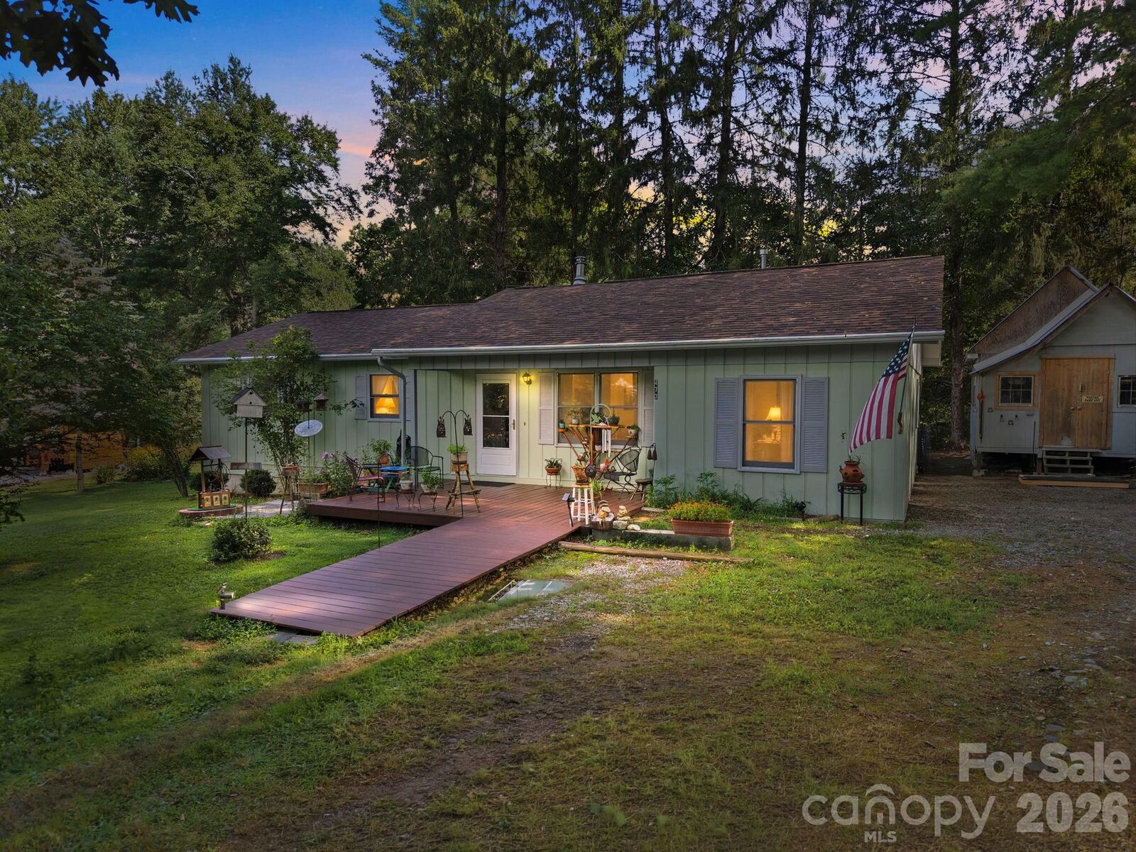 Property Photo: 473 King William Road NC 28739