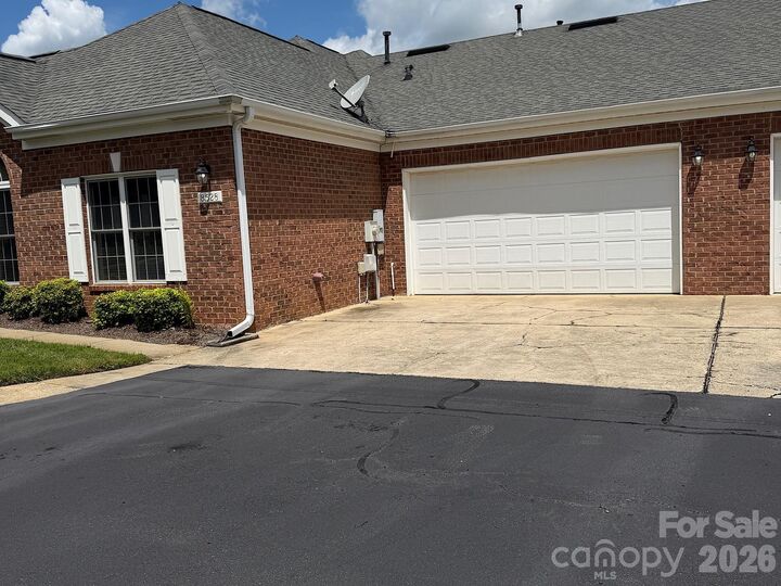 Property Photo: 8528 Highland Glen Drive NC 28269
