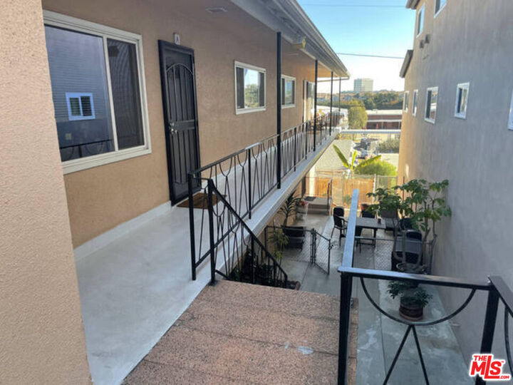 Property Photo:  330 Bungalow Dr  CA 90245 