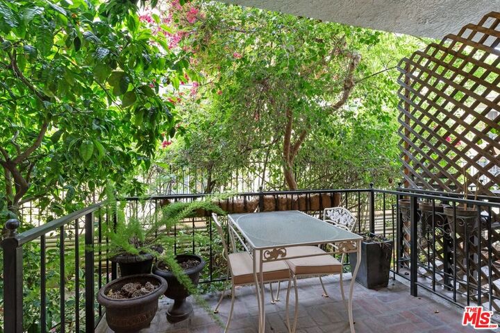 Property Photo:  1375 Kelton Ave, Unit 107  CA 90024 