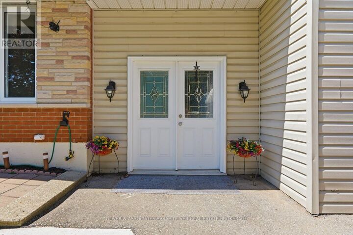 Property Photo:  4159 Putnam Road  ON N0L 1V0 