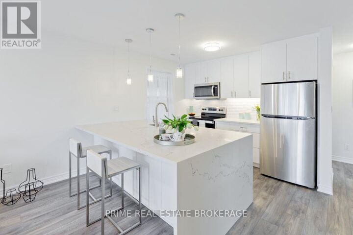 Property Photo: 22 Bidwell Street 6 ON N4G 3T5