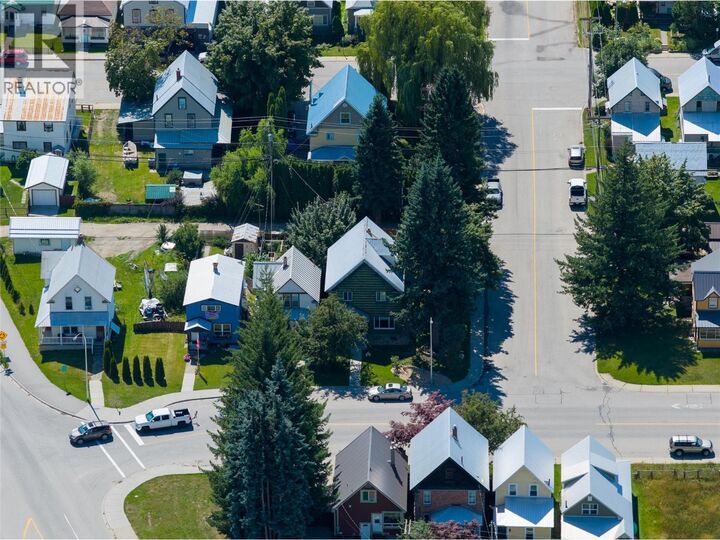 Property Photo:  503 Third Street East  BC V0E 2S0 