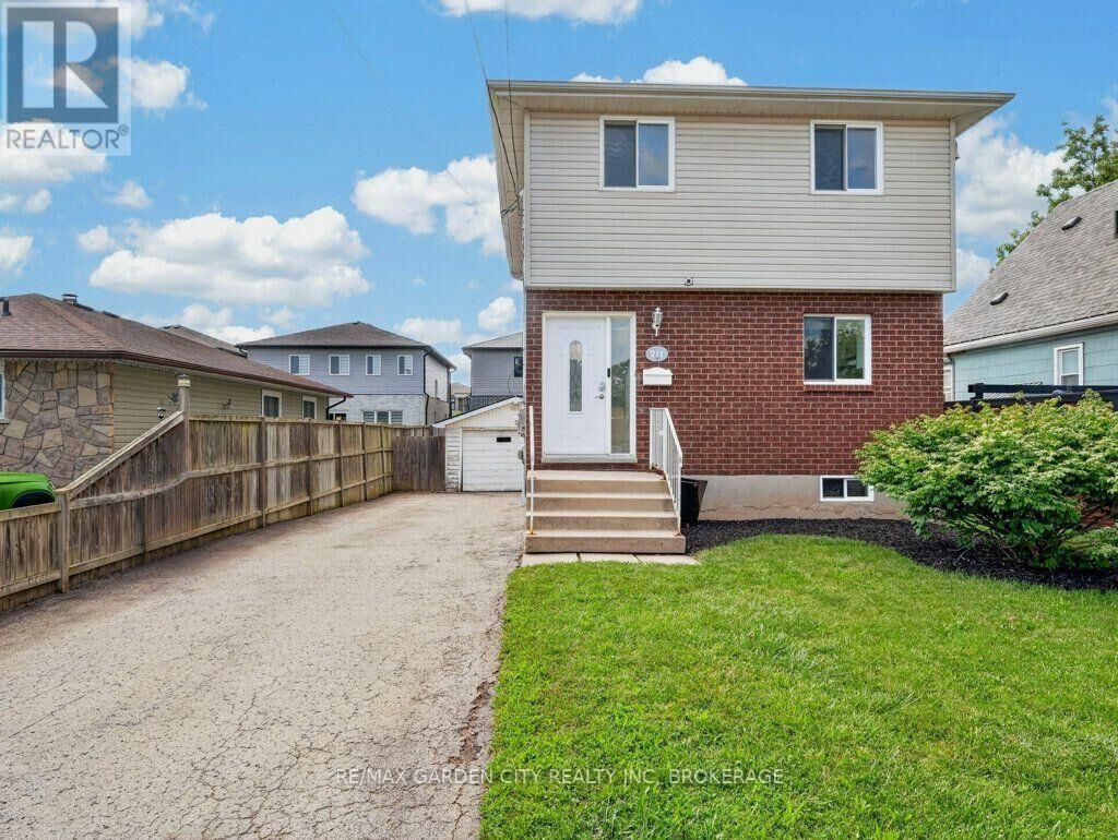 Property Photo: 211 Morton Street South ON L2V 1C8