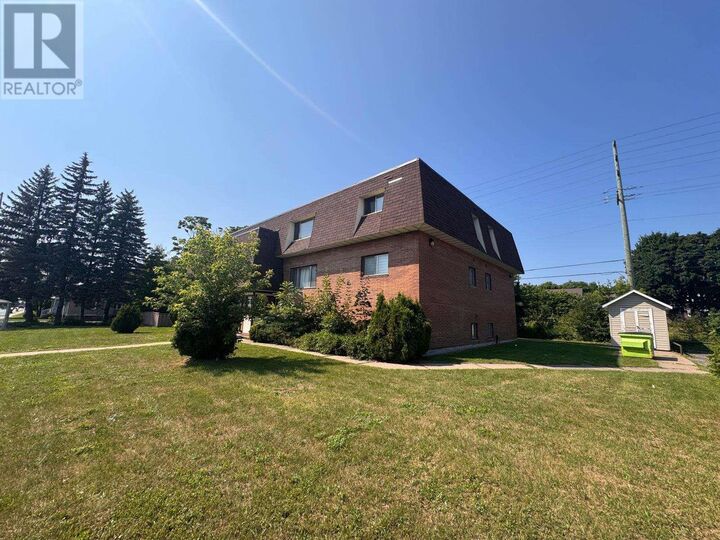 Property Photo:  980 Wellington St E  ON P6A 2N5 