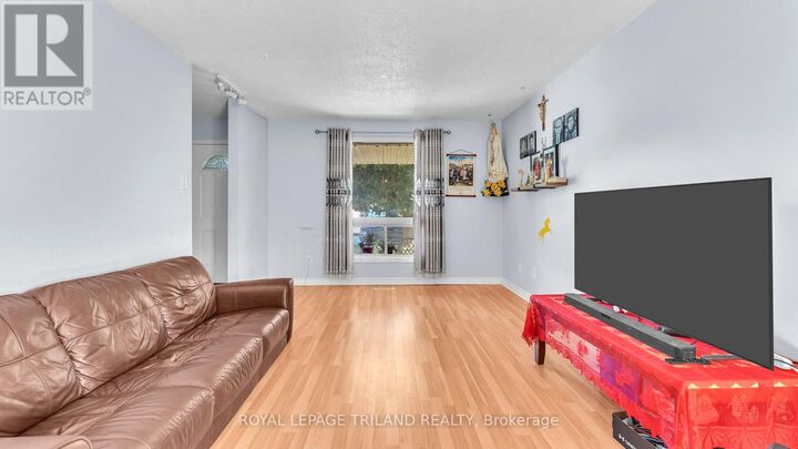 Property Photo:  95 Huron Green South  ON N5V 3S8 
