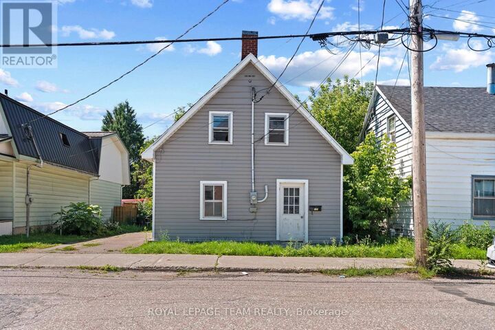 Property Photo:  42 Bonnechere Street South  ON K7V 1Z1 