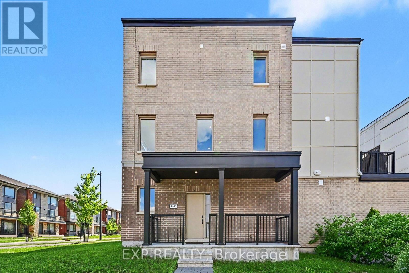 Property Photo: 1400 Hemlock Road ON K1K 5A8