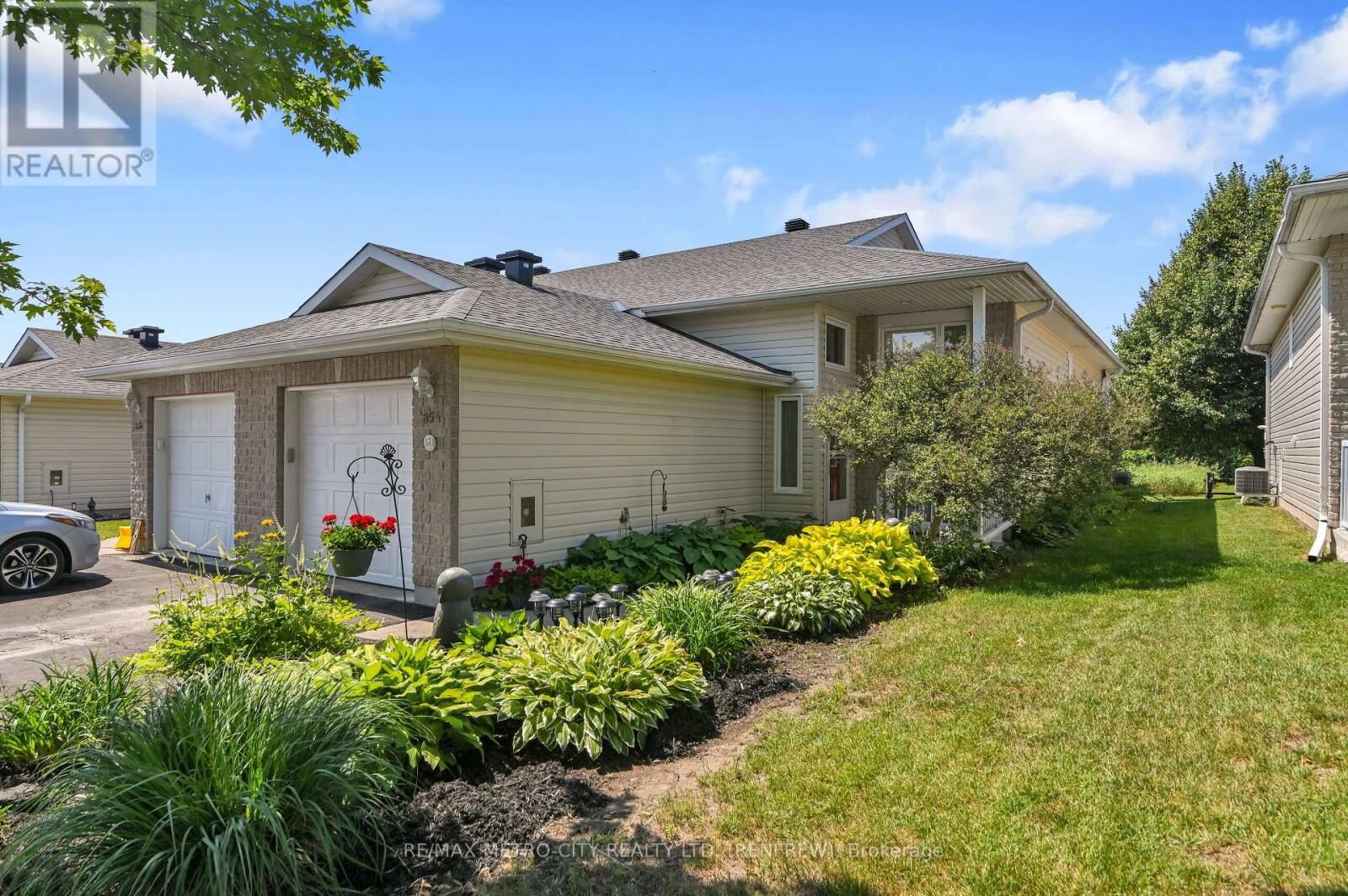 Property Photo: 854 Eighth Street ON K7V 4K9