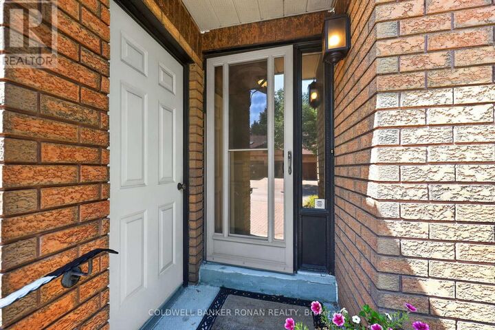 Property Photo: 101 Green Briar Road 11 ON L9R 1S3