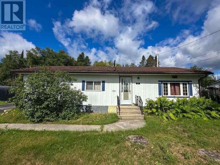27 Aspen St — photo 1