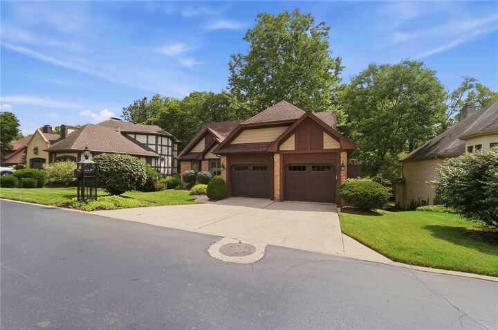 Property Photo: 7128 Hunters Creek Drive OH 45459