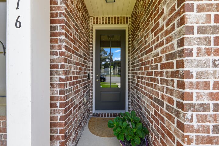 Property Photo: 116 Creve Core Drive FL 32539