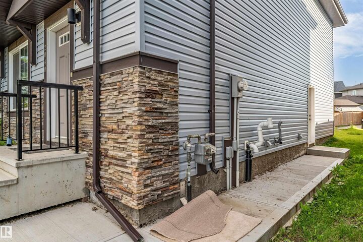 Property Photo:  2040 24 Street NW  AB T6T 0Y8 
