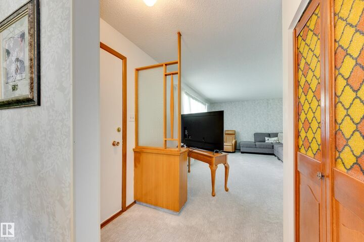 Property Photo: 7 Strathcona Place AB T8A 1G1