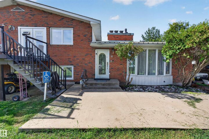Property Photo:  56505 Rge Road 233  AB T0A 1N4 