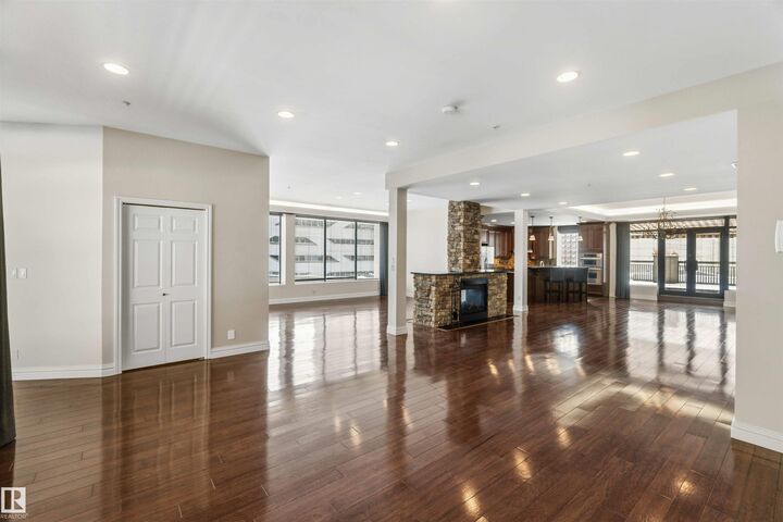 Property Photo:  10009 102 Avenue NW 401  AB T5J 5B6 