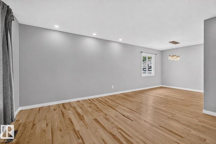 Property Photo: 5 Maywood Road AB T8A 0J9