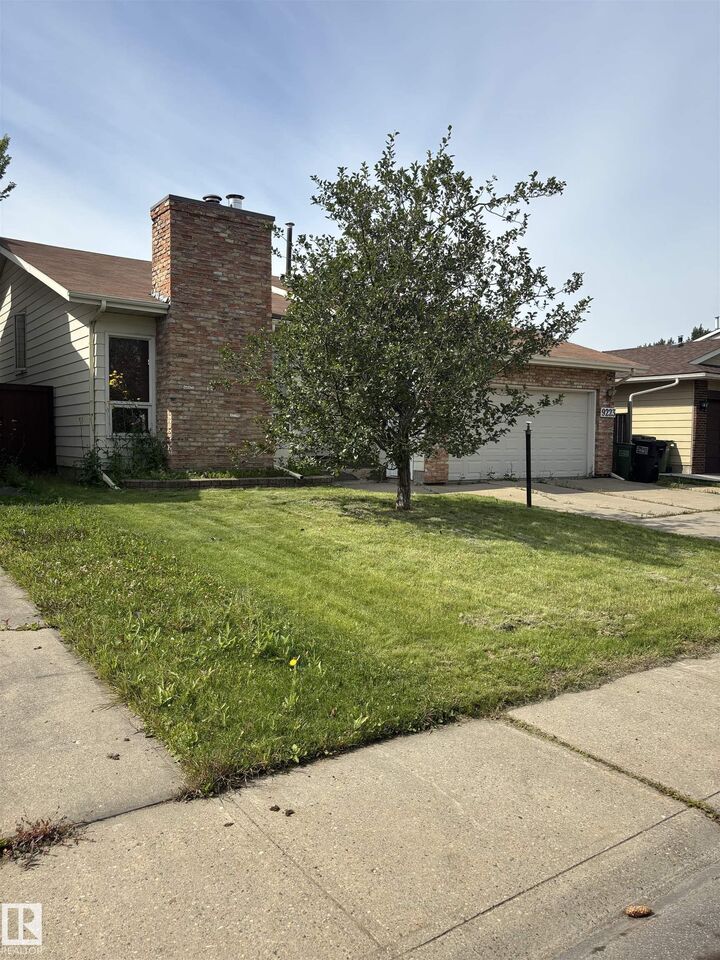 Property Photo: 9223 172 Avenue NW AB T5Z 2N3