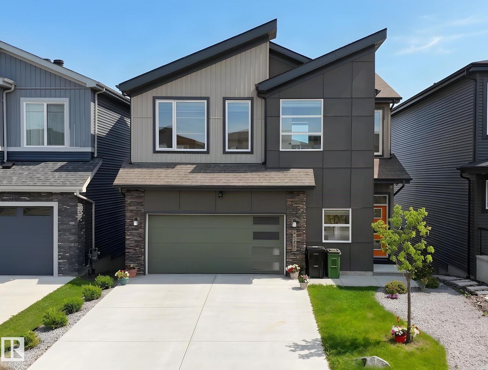Property Photo: 6045 King Landing Landing SW AB T6W 4Z7