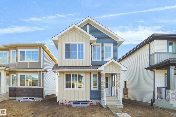 221 Falcon Crescent — photo 1