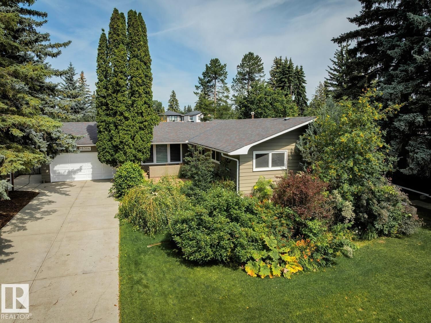 Property Photo: 15304 Rio Terrace Drive NW AB T5R 5M5