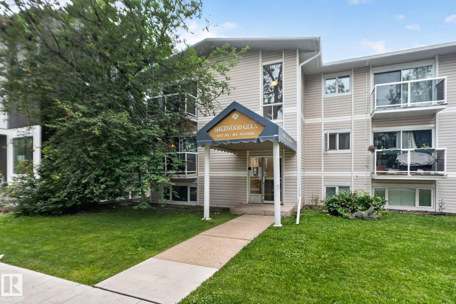 Property Photo: 10730 84 Avenue NW 9 AB T6E 2H9