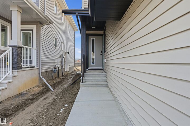 Property Photo:  935 18 Avenue NW  AB T6T 2X3 