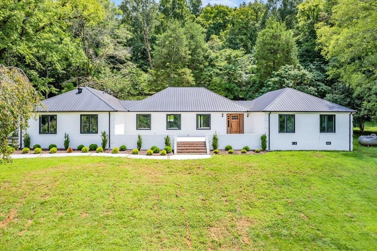 Property Photo: 158 County Road 677 AL 35958