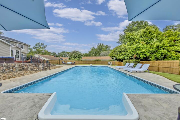 Property Photo: 427 Longstreet Drive SC 29650