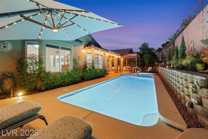 Property Photo:  