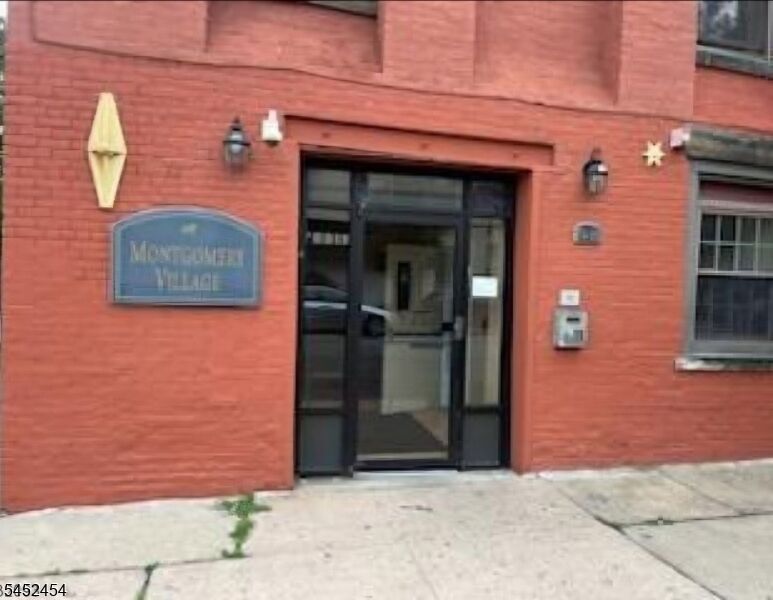 Property Photo:  79 Montgomery St 4F  NJ 07501 