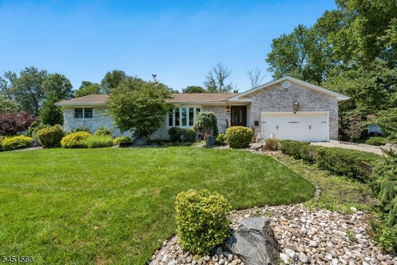Property Photo: 196 Hawthorne Dr NJ 07066