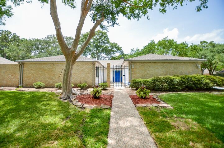 Property Photo:  1702 Cherry Bend Drive  TX 77077 