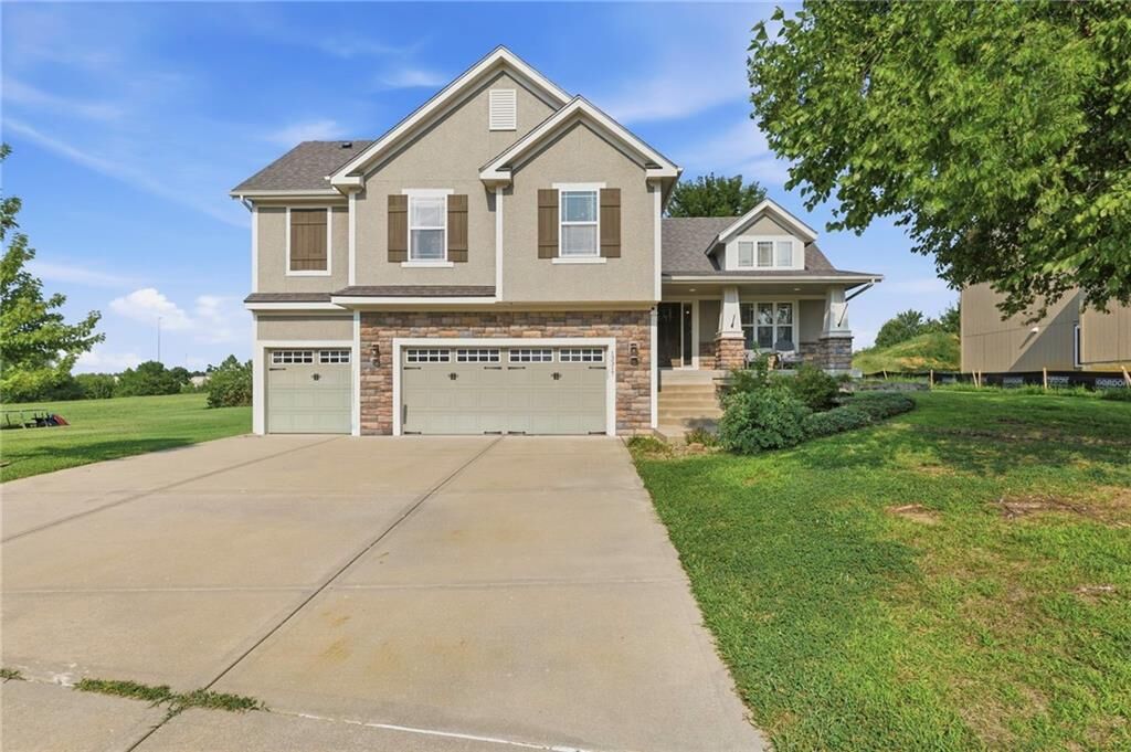 Property Photo: 13317 Davis Avenue KS 66012