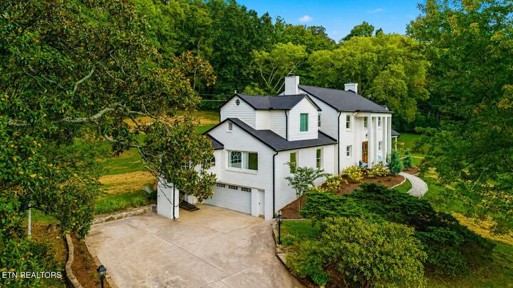 Property Photo: 2704 Lakewood Lane TN 37921