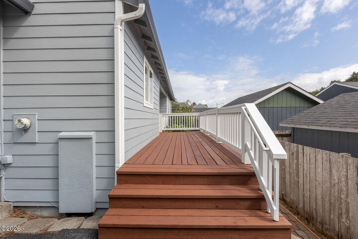 Property Photo: 539 SE Neptune Avenue OR 97367