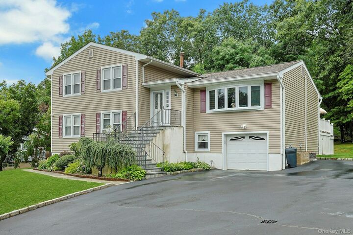 Property Photo:  7 Holly Ridge Road  NY 10595 
