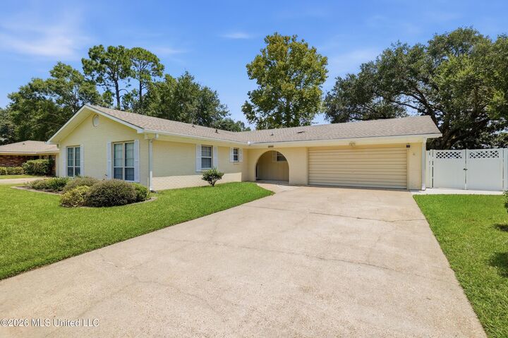 Property Photo: 4000 Hillandale Drive MS 39553