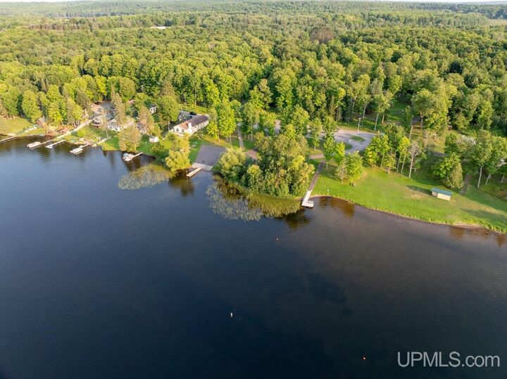 Property Photo:  189 E Park Drive  MI 49935 